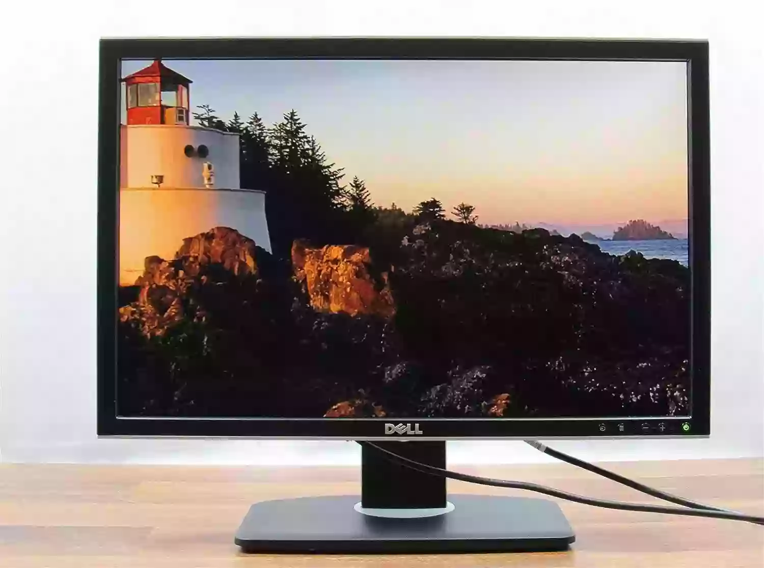 24 inch refurbished full HD 1080p tft Monitor with multiple universal inputs { Dell UltraSharp 2408WFPb}